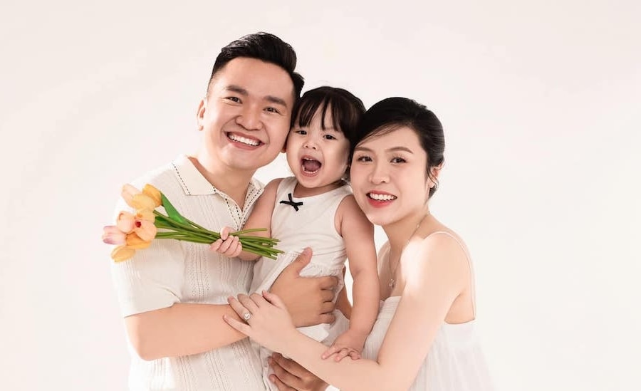Lần đầu MC Hạnh Phúc VTV đăng ảnh vợ, khoe tin vui không ngờ