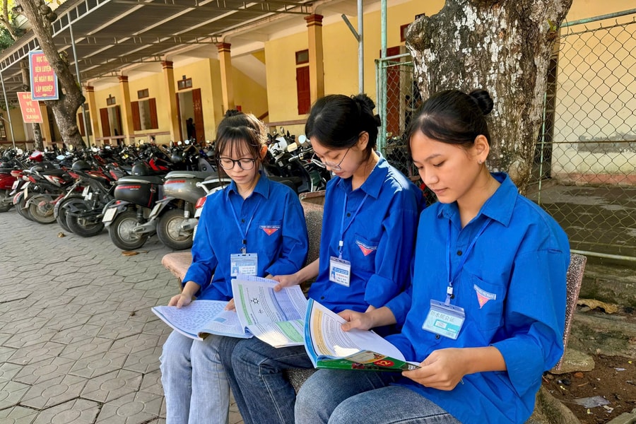 3 thủ khoa học sinh giỏi tỉnh đến từ trung tâm giáo dục thường xuyên chia sẻ bí quyết học tốt