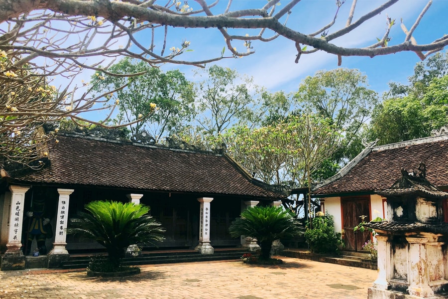 Đền Tán Sơn và mộ đồng chí Lê Hồng Sơn