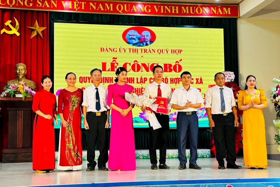 Công bố Quyết định thành lập Chi bộ Hợp tác xã Dịch vụ Nông nghiệp thị trấn Quỳ Hợp