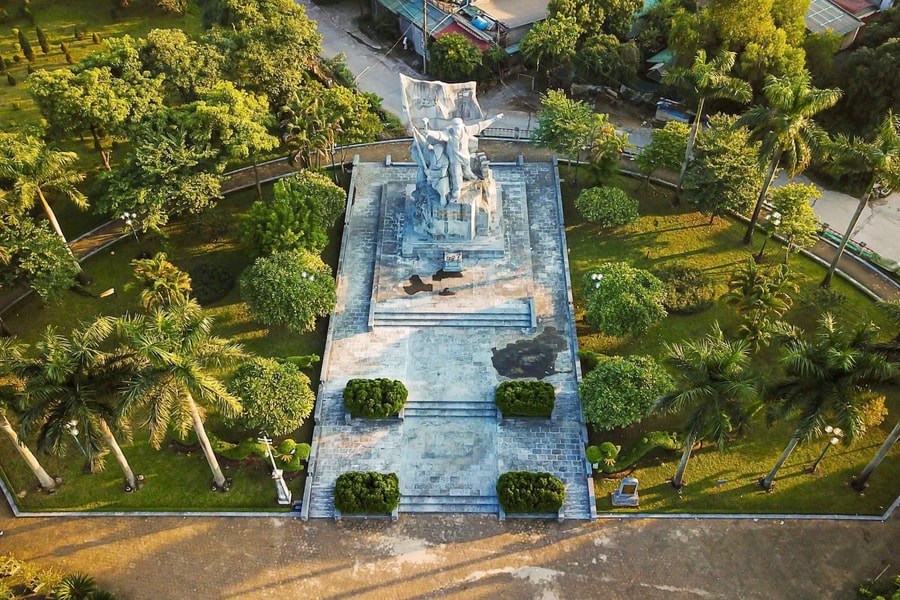 Giữ vững ngọn lửa Xô Viết trên “Thành phố Đỏ” kiên cường