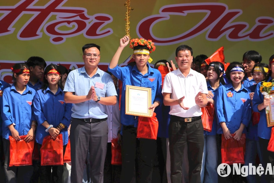 Hội thi Rung chuông vàng tìm hiểu sức khỏe sinh sản vị thành niên, thanh niên tại huyện Yên Thành