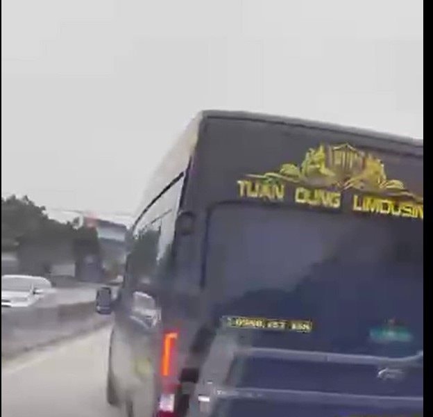 Kịp thời xác minh tài xế lái xe khách chèn ép nhau trên Quốc lộ 1A đoạn qua địa bàn Diễn Châu