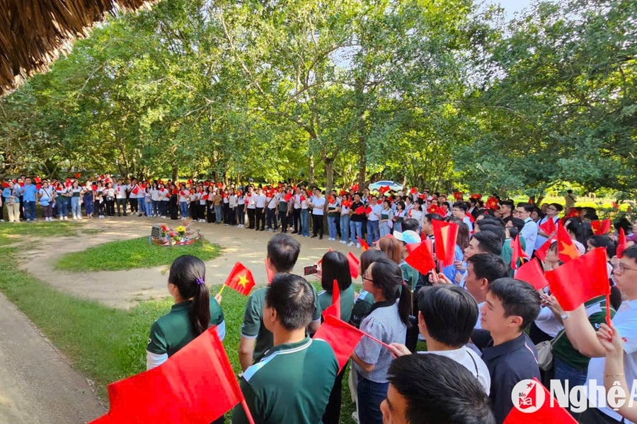 Ngân hàng Thương mại cổ phần Ngoại thương theo gương Bác bằng những việc làm thiết thực, ý nghĩa