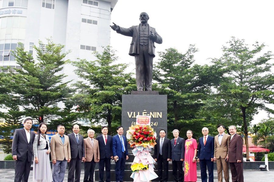 Tọa đàm kỷ niệm 107 năm Cách mạng Tháng Mười Nga (1917 - 2024)