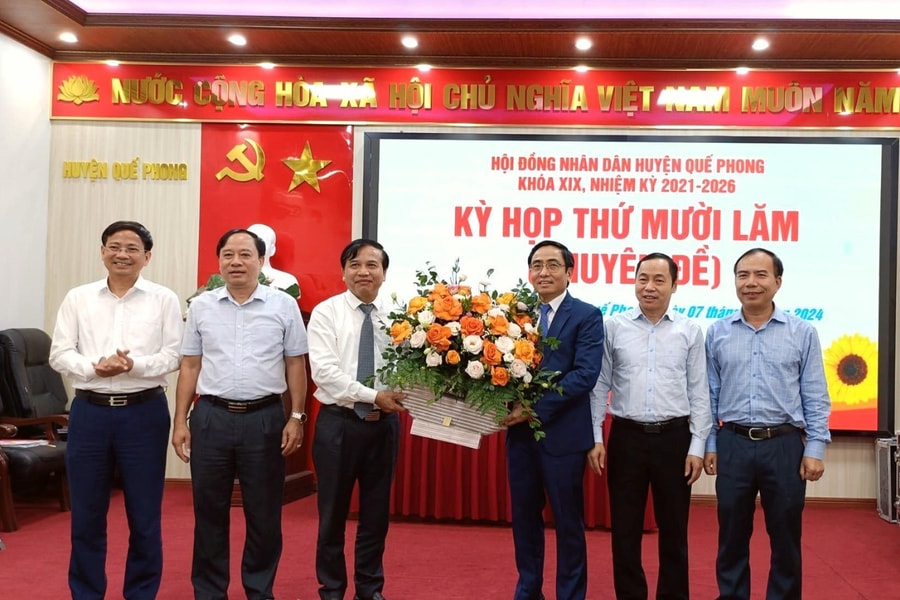 Đồng chí Cao Minh Tú được bầu giữ chức Chủ tịch UBND huyện Quế Phong