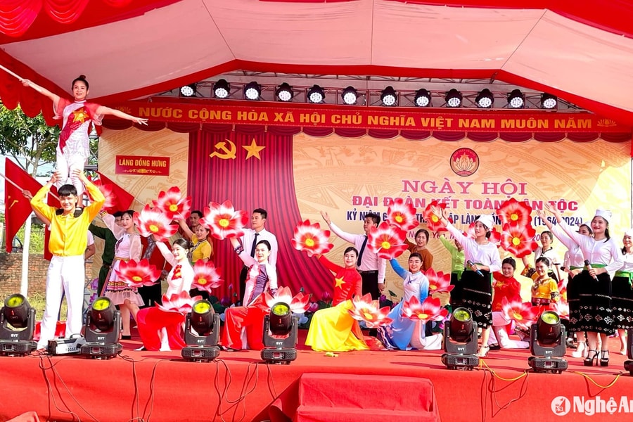 Người dân xã Nghĩa Yên (Nghĩa Đàn) chung vui Ngày hội Đại đoàn kết