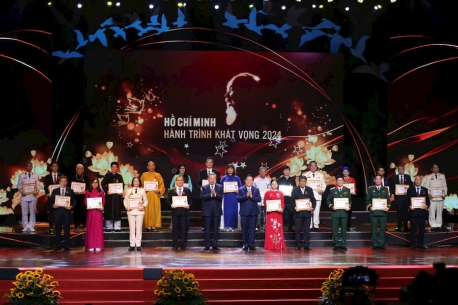 Đảng bộ Quân sự tỉnh Nghệ An được vinh danh tại chương trình 'Hồ Chí Minh - Hành trình khát vọng năm 2024'