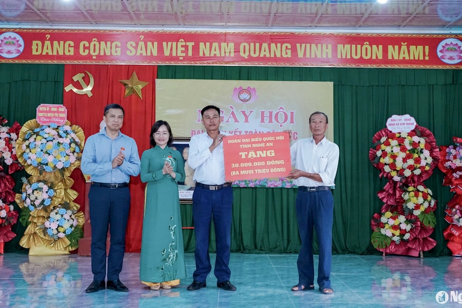 Đoàn đại biểu Quốc hội tỉnh Nghệ An dự Ngày hội Đại đoàn kết tại huyện Yên Thành