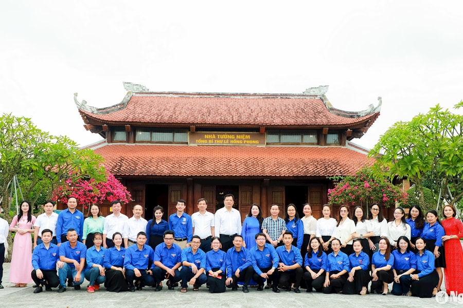 Chi đoàn Báo Nghệ An tổ chức Đại hội nhiệm kỳ mới tại Khu lưu niệm Tổng Bí thư Lê Hồng Phong