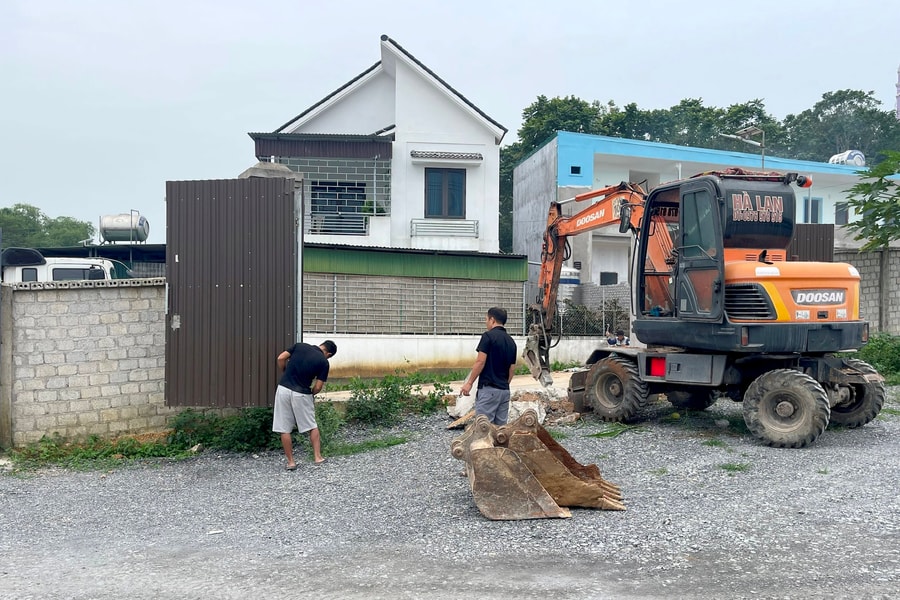 Tháo dỡ công trình vi phạm dưới đường dây 500kV tại Nghĩa Đàn