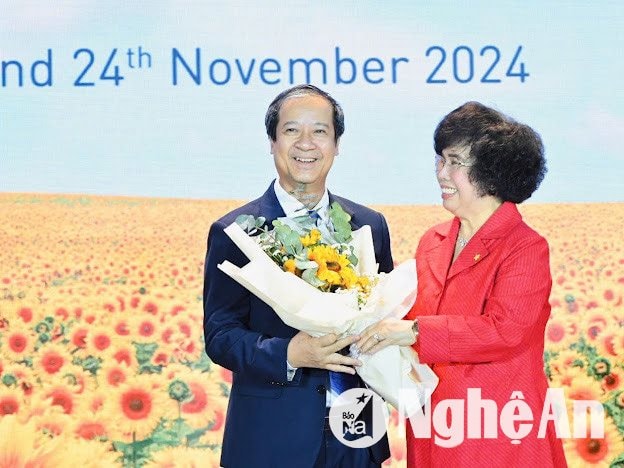 Anh hùng Lao động Thái Hương: Giáo dục bằng trái tim người mẹ