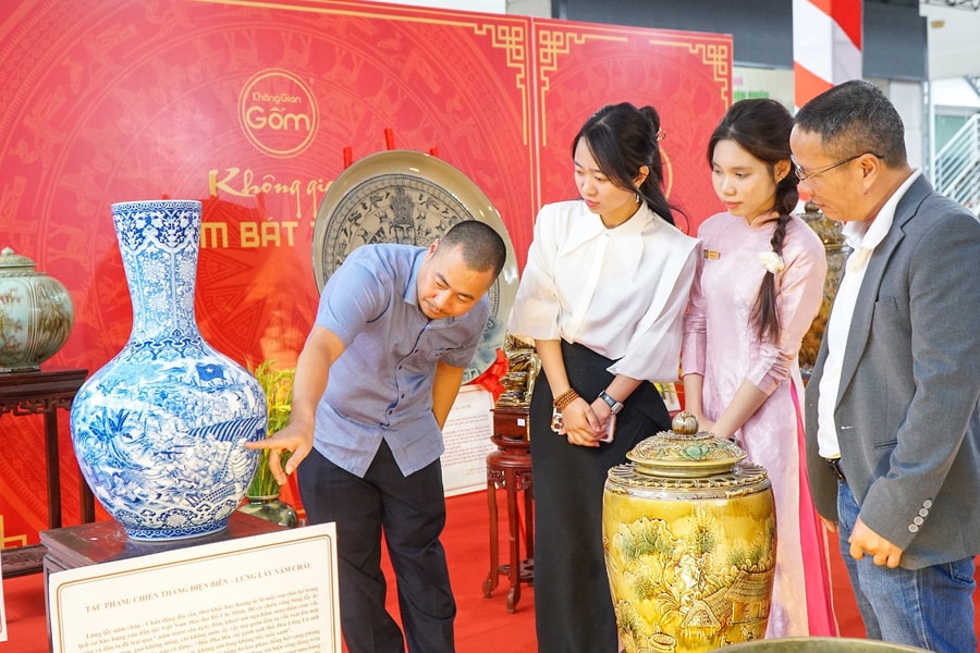 Nghệ thuật gốm sứ trong chiều sâu sử Việt