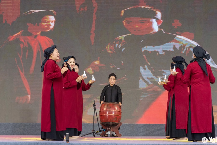 Đặc sắc chương trình giao lưu nghệ thuật hát xoan, chèo, vọng cổ và ví, giặm tại Nghệ An