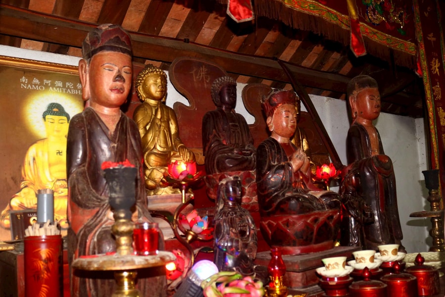 Khám phá những pho tượng cổ ở chùa Chợ Hến