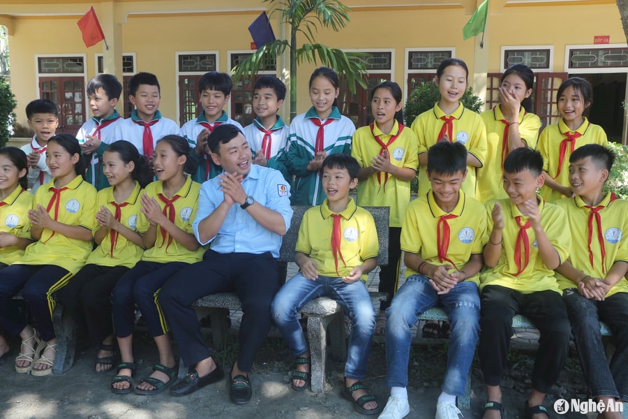 Nhà giáo trẻ tiêu biểu đồng hành với học sinh vùng khó Quỳ Châu