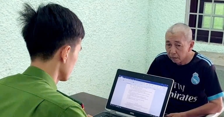 Dùng clip 'nóng' cắt từ camera trong phòng ngủ để tống tiền người tình