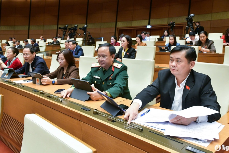 Quốc hội thông qua luật về tăng tuổi nghỉ hưu của sĩ quan quân đội