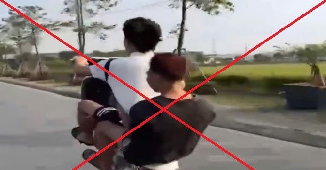 2 thiếu niên 'bốc đầu' xe máy trên đường, phạt cả phụ huynh