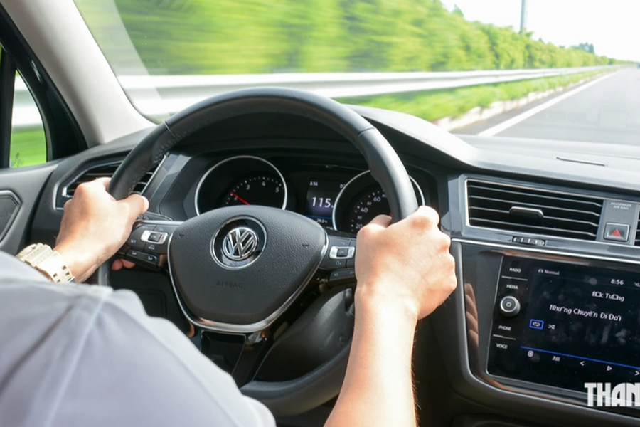 Lý do tài mới hay để ô tô đi lệch làn đường và cách khắc phục