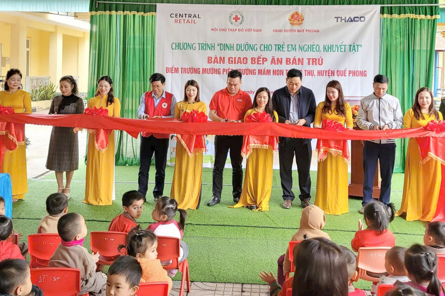 Hội Chữ thập đỏ tỉnh Nghệ An tổ chức giao ban cụm thi đua số 3 và trao tặng quà cho hộ nghèo