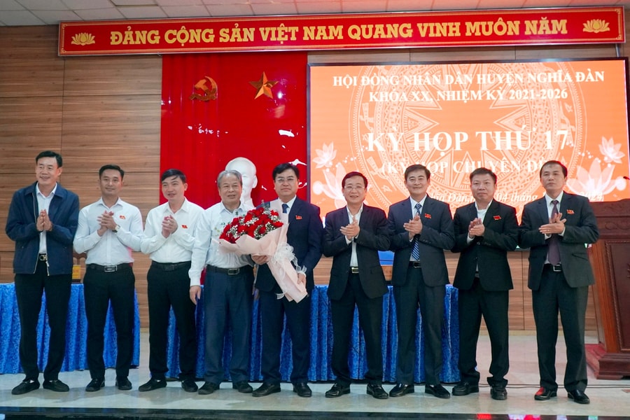 Ông Phạm Tuấn Sơn được bầu giữ chức Phó Chủ tịch UBND huyện Nghĩa Đàn