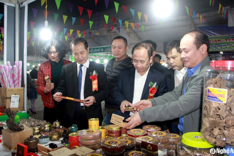 Khai mạc Hội chợ xúc tiến Công thương và Sản phẩm làng nghề truyền thống tỉnh Nghệ An năm 2024