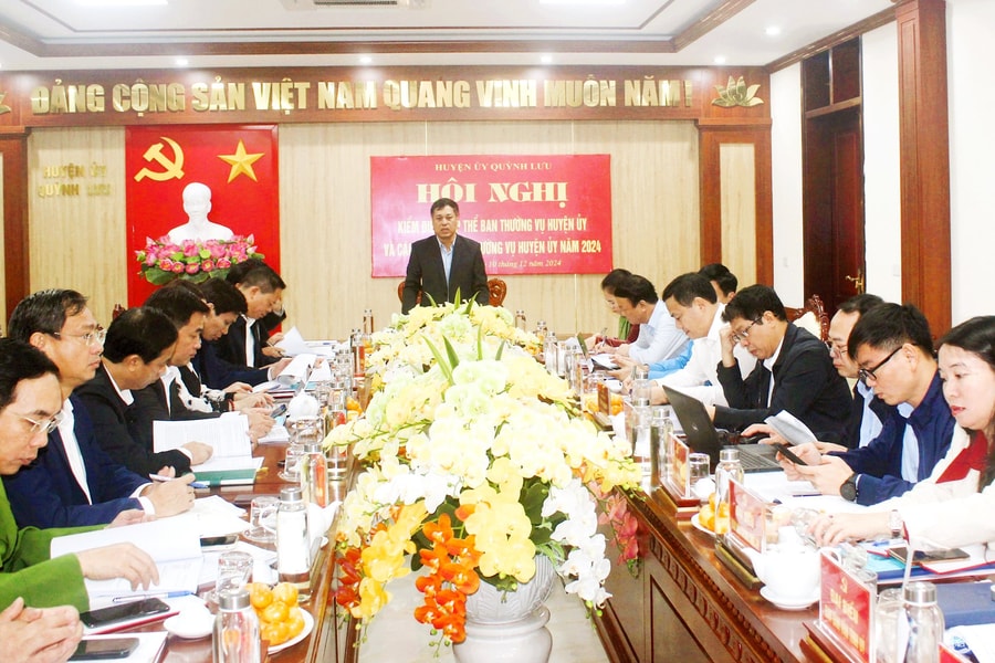 Chủ tịch MTTQ tỉnh Nghệ An Võ Thị Minh Sinh dự kiểm điểm Ban Thường vụ Huyện ủy Quỳnh Lưu