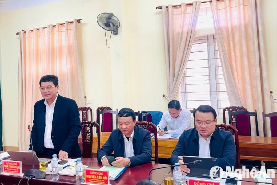 Chủ nhiệm Uỷ ban Kiểm tra Tỉnh uỷ Phạm Trọng Hoàng dự kiểm điểm Ban Thường vụ Huyện uỷ Quỳ Châu