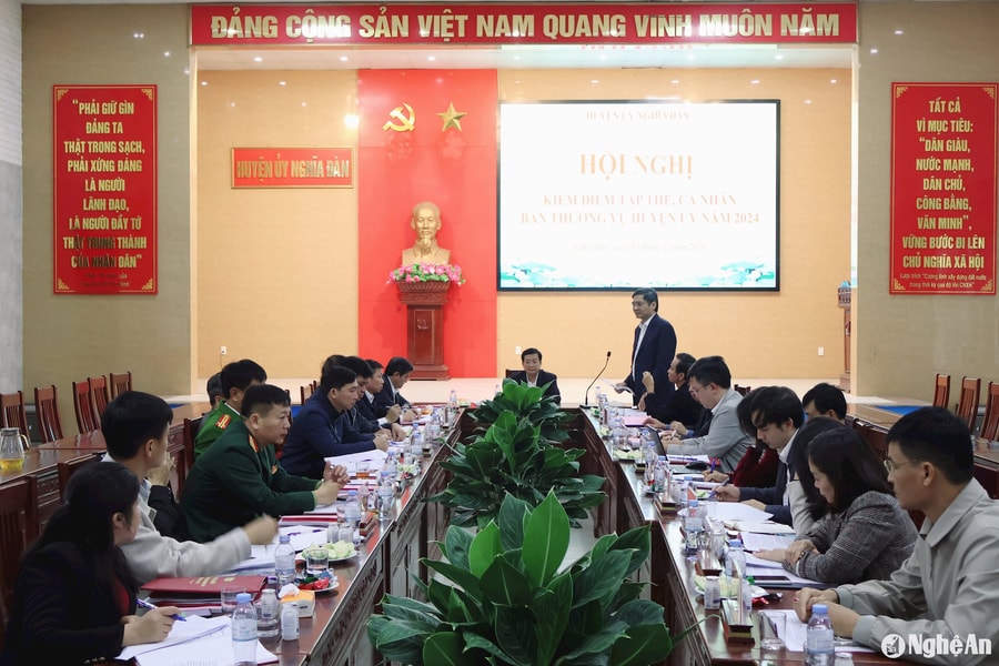 Đồng chí Hoàng Nghĩa Hiếu dự Hội nghị kiểm điểm Ban Thường vụ Huyện ủy Nghĩa Đàn