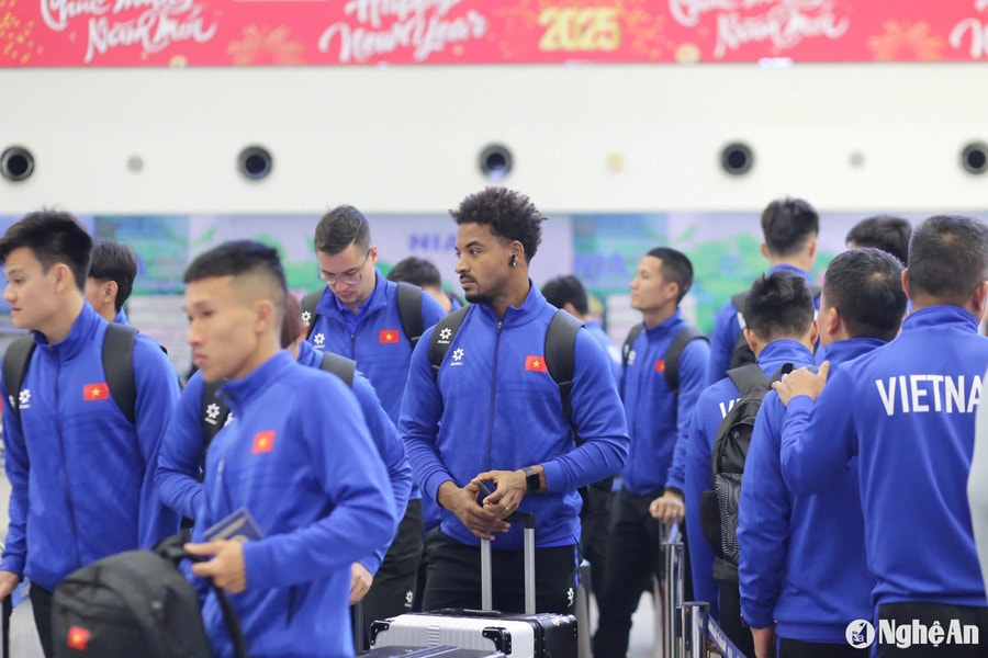 Tuyển Việt Nam vội vã lên đường sang Philippines thi đấu