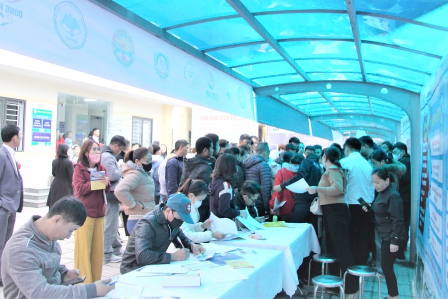 Nhiều lao động xuất khẩu hồi hương khó tìm việc làm