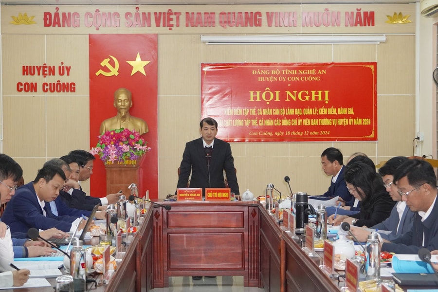 Đồng chí Lê Đức Cường dự và chỉ đạo kiểm điểm Ban Thường vụ Huyện ủy Con Cuông