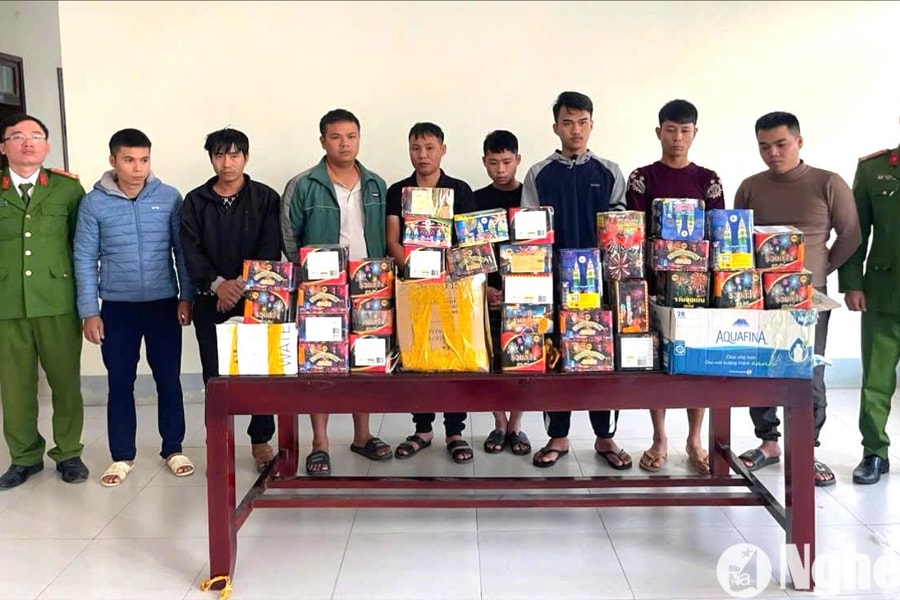 Khởi tố 17 đối tượng về hành vi gây rối trật tự công cộng và buôn bán, tàng trữ hàng cấm