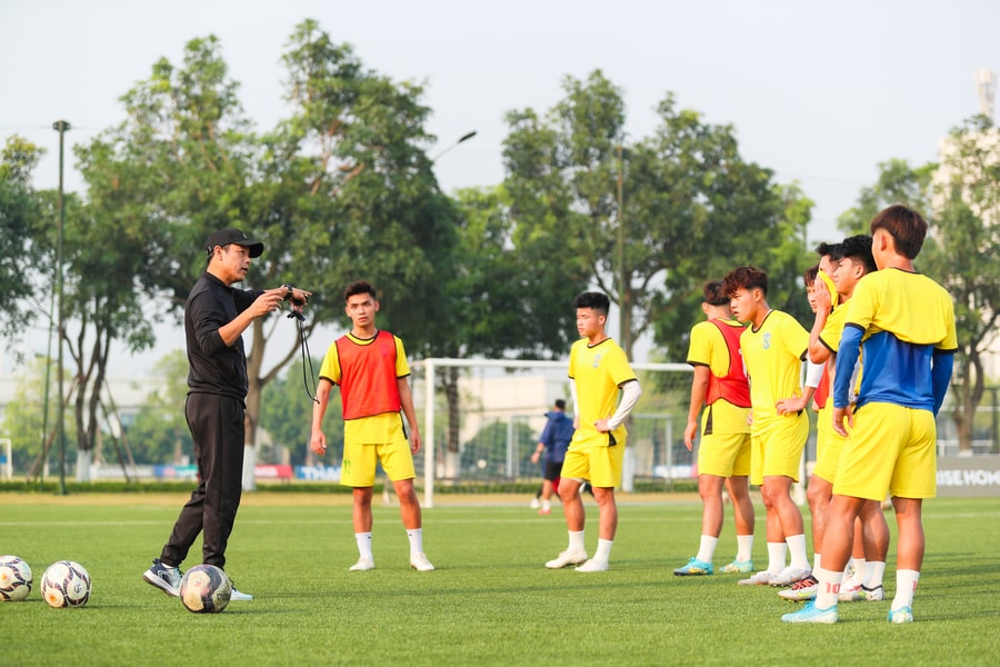 HLV Huy Hoàng tiết lộ thế mạnh của U19 Sông Lam Nghệ An