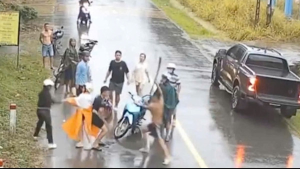 Bắt tạm giam kẻ cầm rựa đuổi đánh 2 phụ nữ gây phẫn nộ cư dân mạng