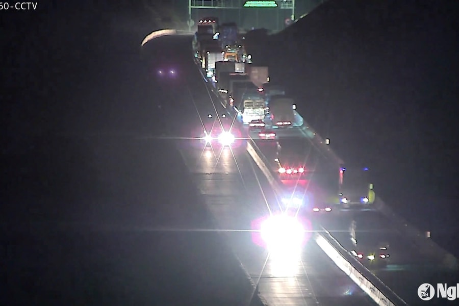 Phương tiện được lưu thông trở lại qua hầm Thần Vũ sau vụ cháy xe trên cao tốc