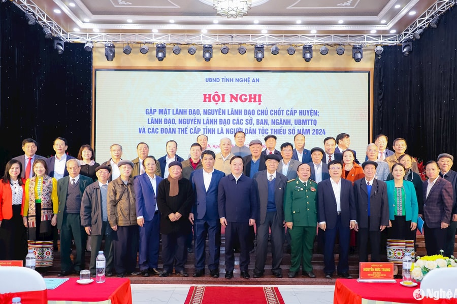 Lãnh đạo tỉnh gặp mặt cán bộ lãnh đạo, nguyên lãnh đạo chủ chốt là người dân tộc thiểu số