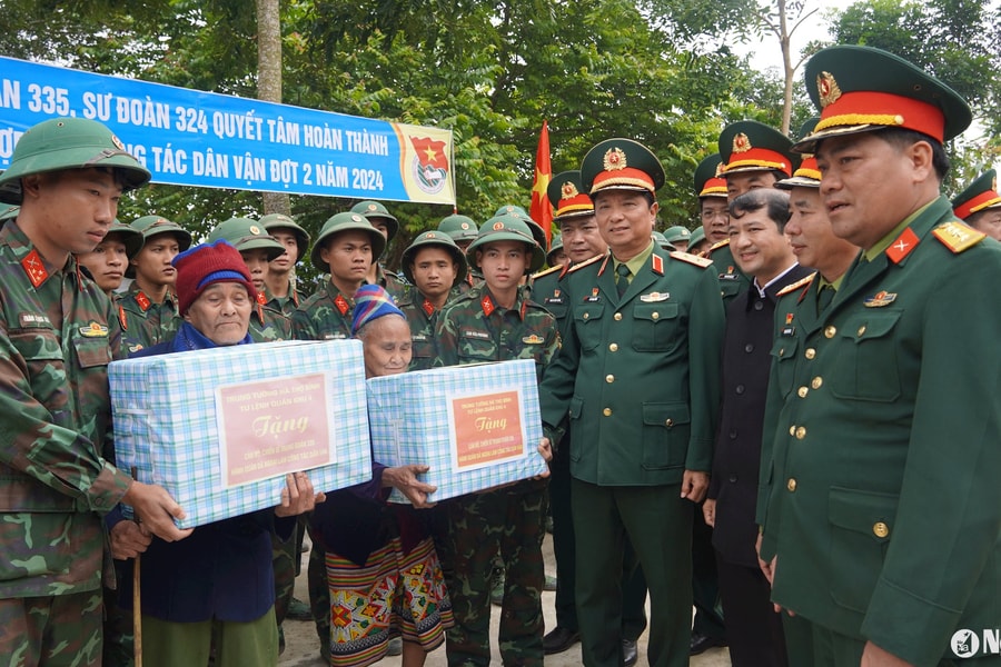 Tư lệnh Quân khu 4 kiểm tra công tác dã ngoại của lực lượng vũ trang tại huyện Con Cuông