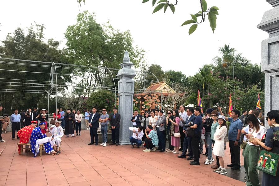 Xem làng khoa bảng Quỳnh Đôi làm du lịch