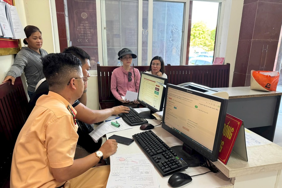 Lượng đăng ký xe ô tô mới ở Nghệ An tăng kỷ lục