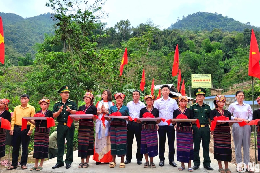 Yên dân, ấm bản nơi biên giới
