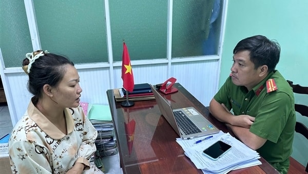 Khởi tố người phụ nữ đánh gãy xương mũi nhân viên gác chắn tàu