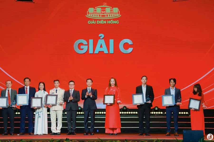 Báo Nghệ An đoạt 2 giải Diên Hồng lần thứ ba - 2025