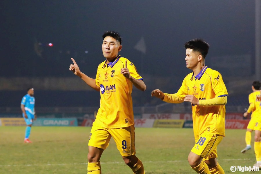 Sông Lam Nghệ An giành chiến thắng đầu tiên trong mùa giải 2024/25