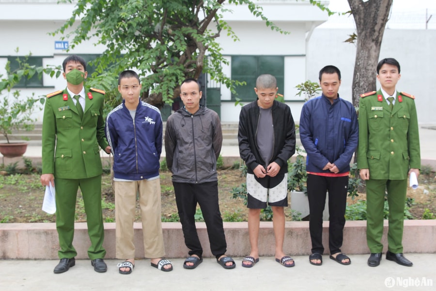 Khởi tố 3 đối tượng nghiện game, rủ nhau cướp giật tài sản ở thành phố Vinh