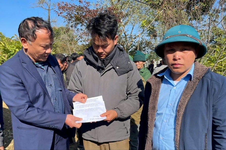 Thăm hỏi các gia đình có trẻ em tử vong do tai nạn giao thông nghiêm trọng tại huyện Kỳ Sơn