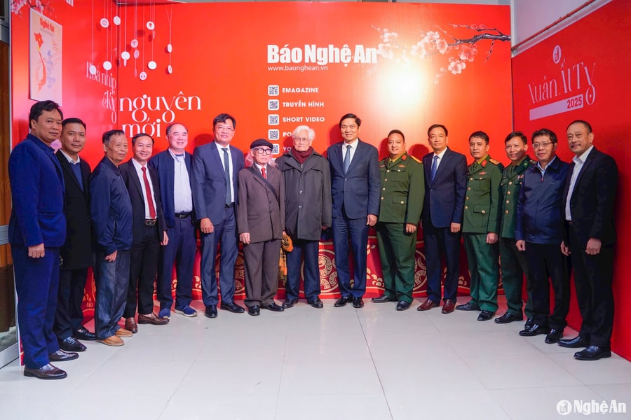 Phó Bí thư Thường trực Tỉnh ủy Hoàng Nghĩa Hiếu dự Hội nghị Cộng tác viên Báo Nghệ An năm 2025