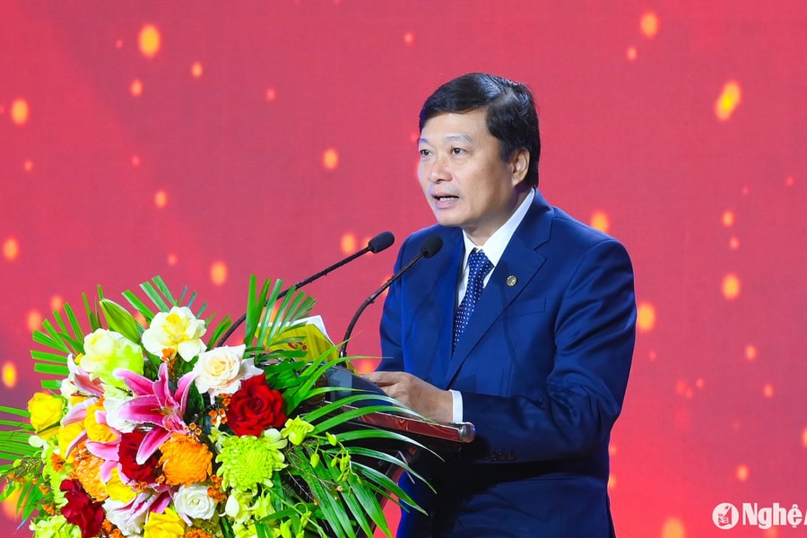 Chủ tịch UBND tỉnh Lê Hồng Vinh: Các nhà báo không chỉ là chiến sĩ trên mặt trận truyền thông mà còn là những người truyền cảm hứng, phát triển văn hóa đọc