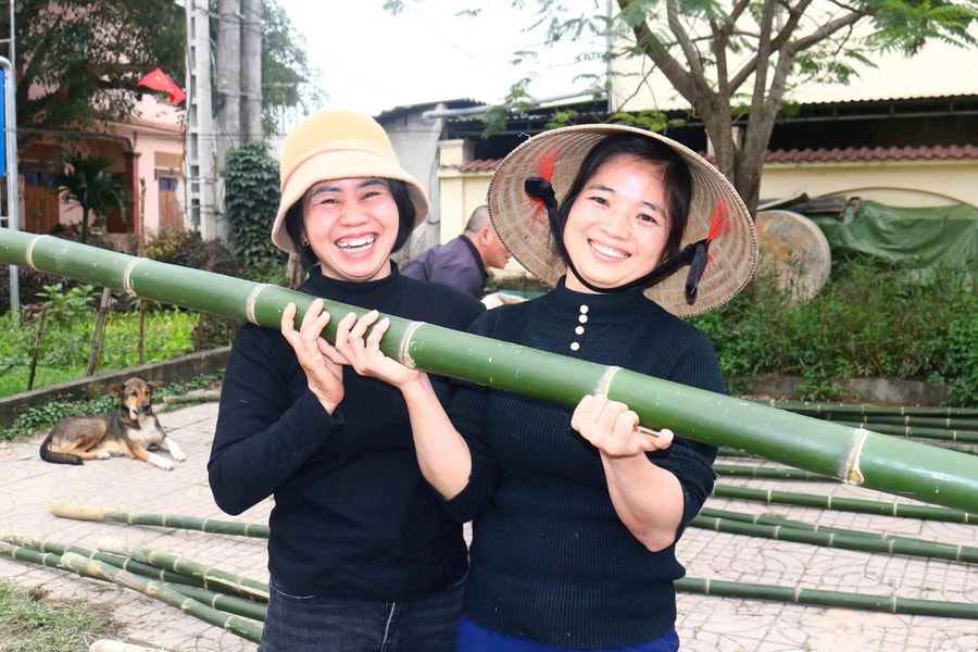 Người dân Nghệ An nhộn nhịp mua bán cây nêu ngày Tết